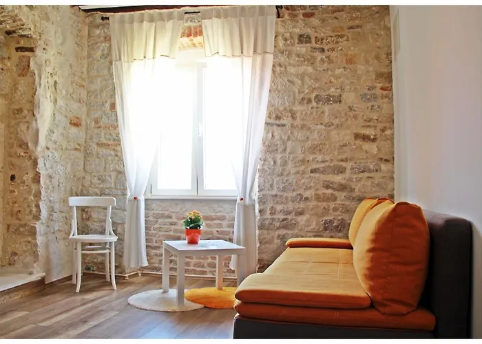 Konukevi Tragurion Trogir